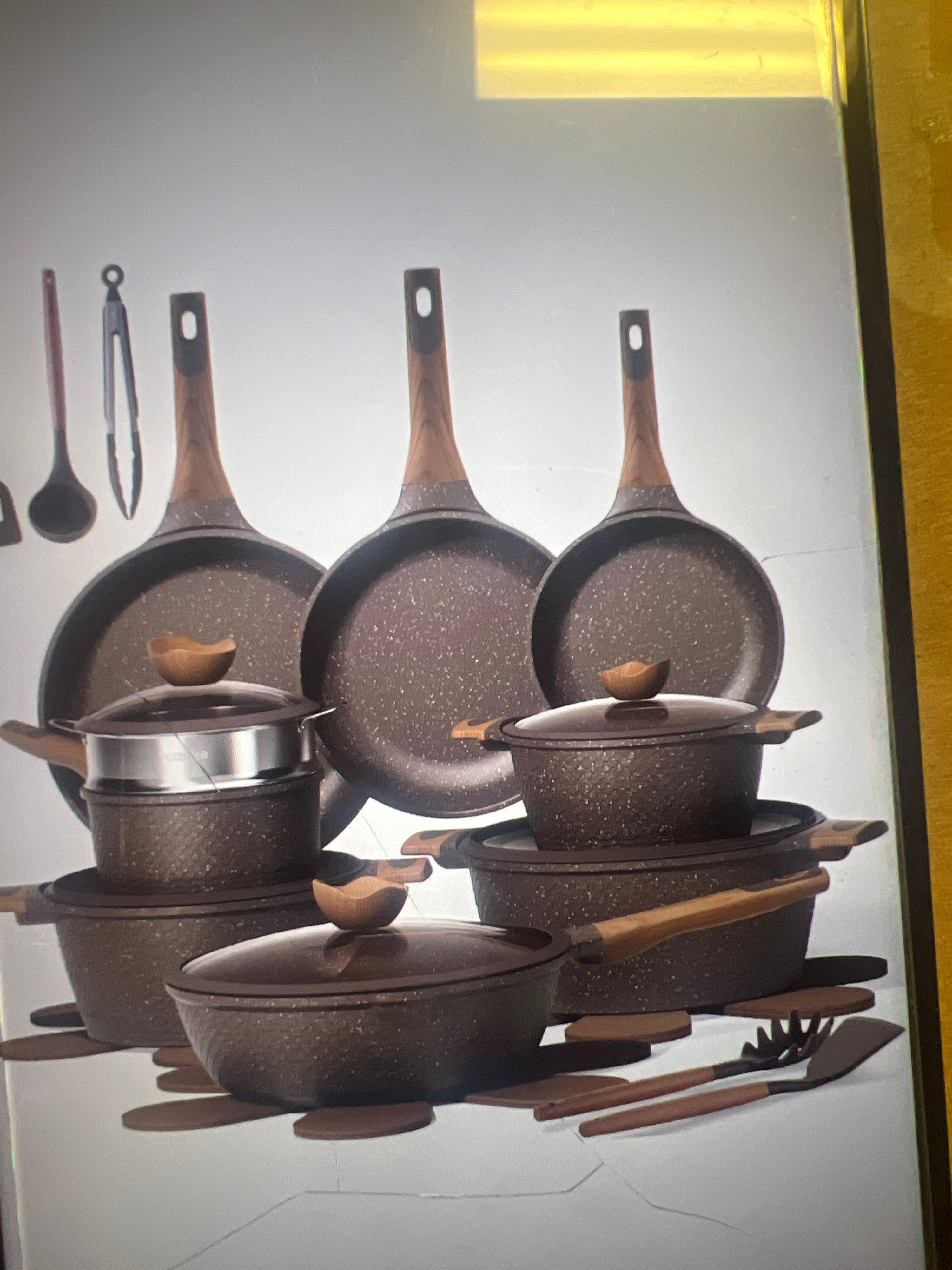 26 pc Pots and Pans - Image 1
