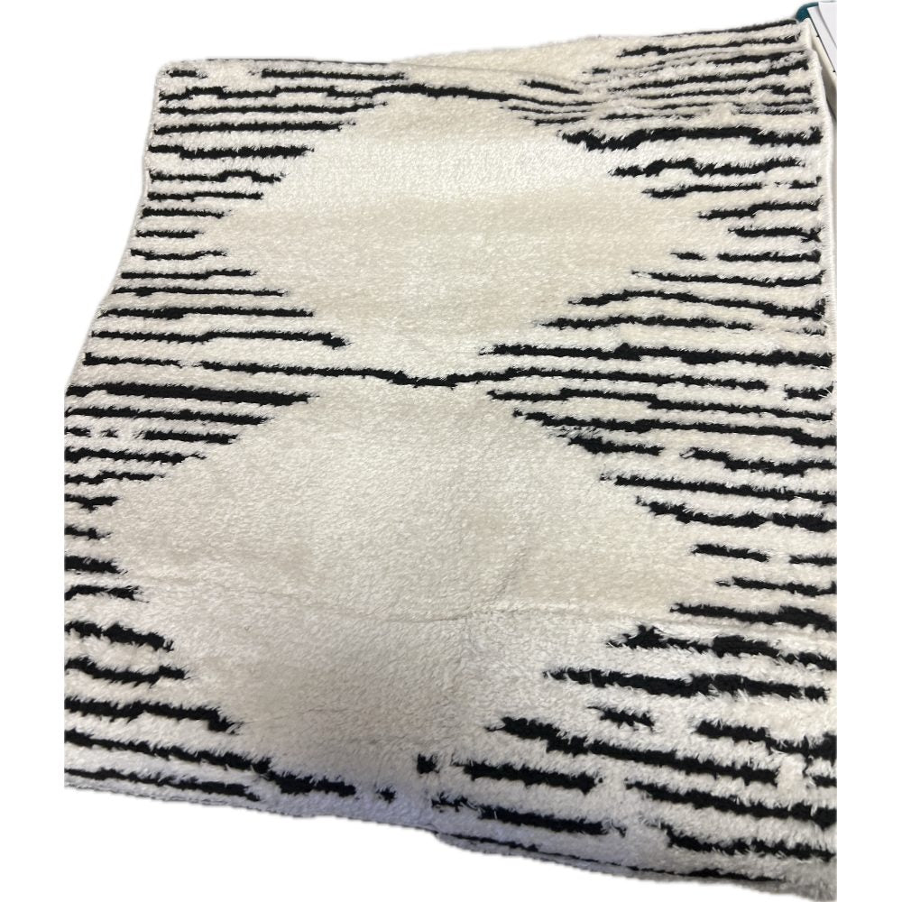 Geometric Pattern Bath Mat - Black and White 24 x 34 inches