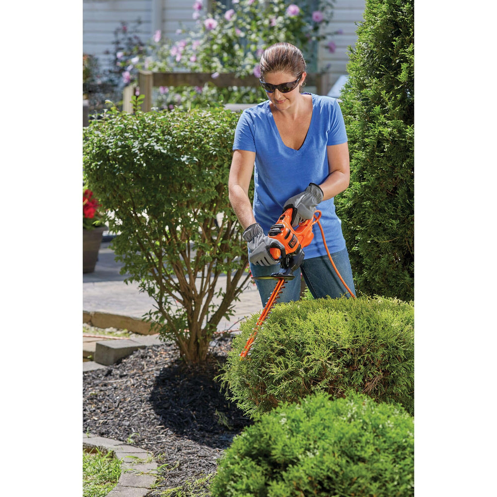 BLACKDECKER 16-Inch 3.0 Amp Corded Electric Hedge Trimmer BEHT100 - $25.50 Retail $34.00