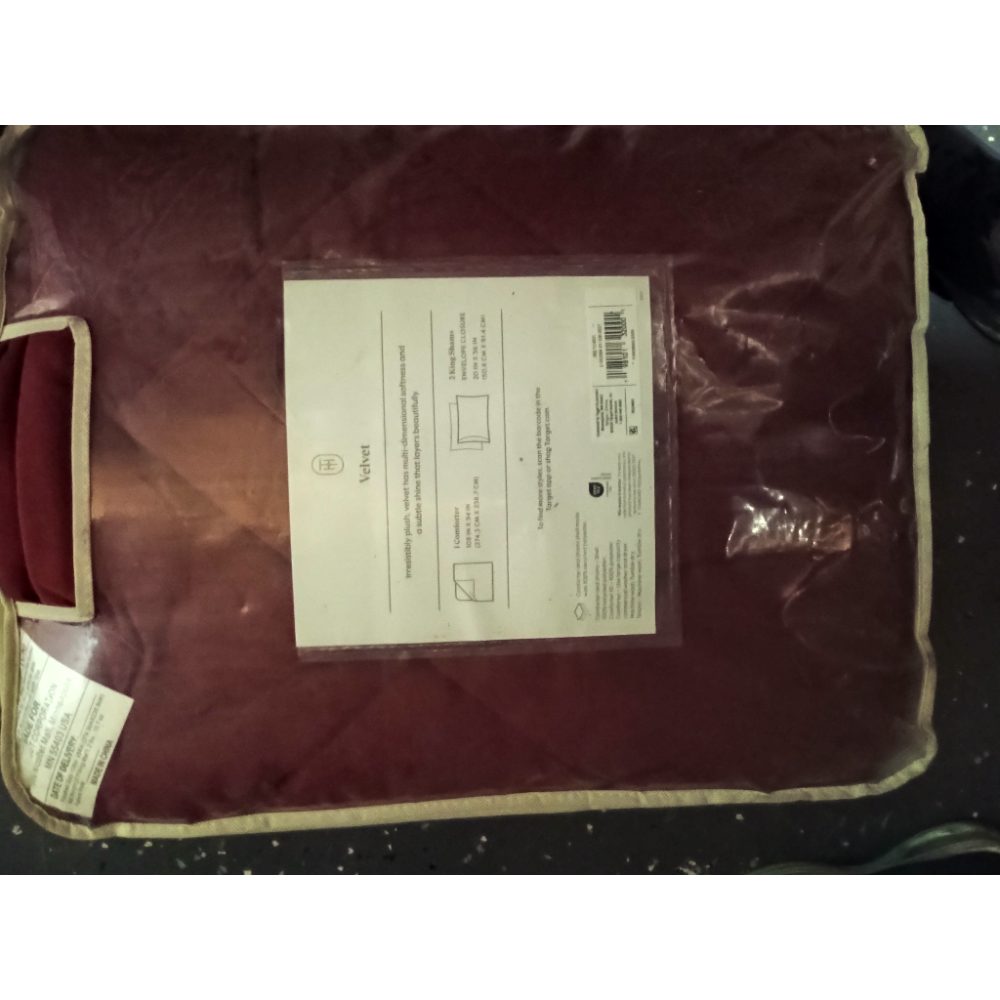 Threshold Diamond Stitch Velvet Comforter Set King Burgundy Retail $75.00