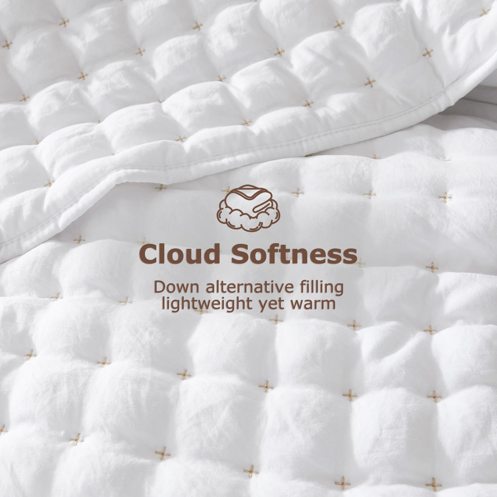 As-Is WDCOZY White Queen Size Lightweight Soft Quilt Bedding Set with Shams 3 Pieces Retail $44.00