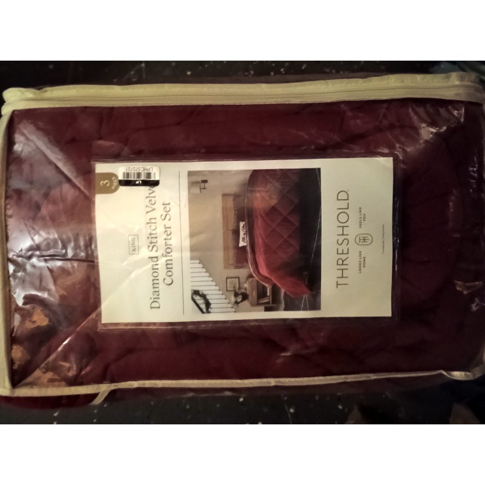 Threshold Diamond Stitch Velvet Comforter Set King Burgundy Retail $75.00