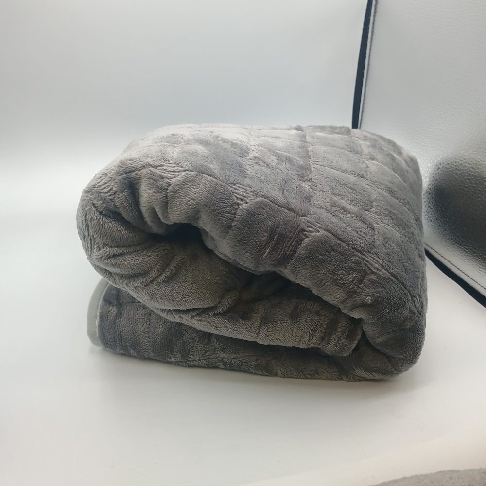 New Allisandro Waterproof Non-Slip Pet Mat - Dog Sofa Cover 32x32 Retail $29.00