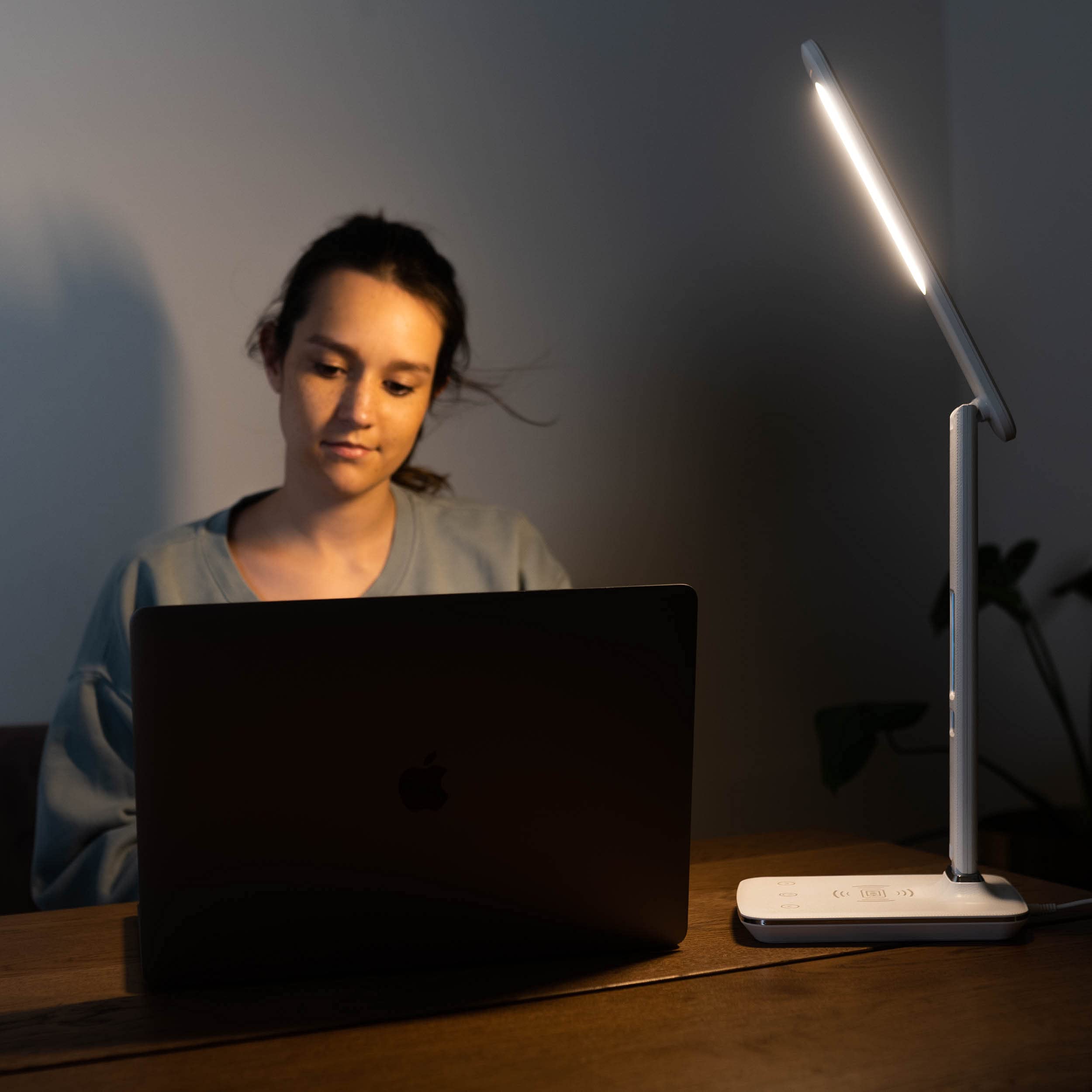 LUX LED Bright Light Therapy Sun Lamp with Alarm Clock Wireless Charging USB Port White Retail $39.00