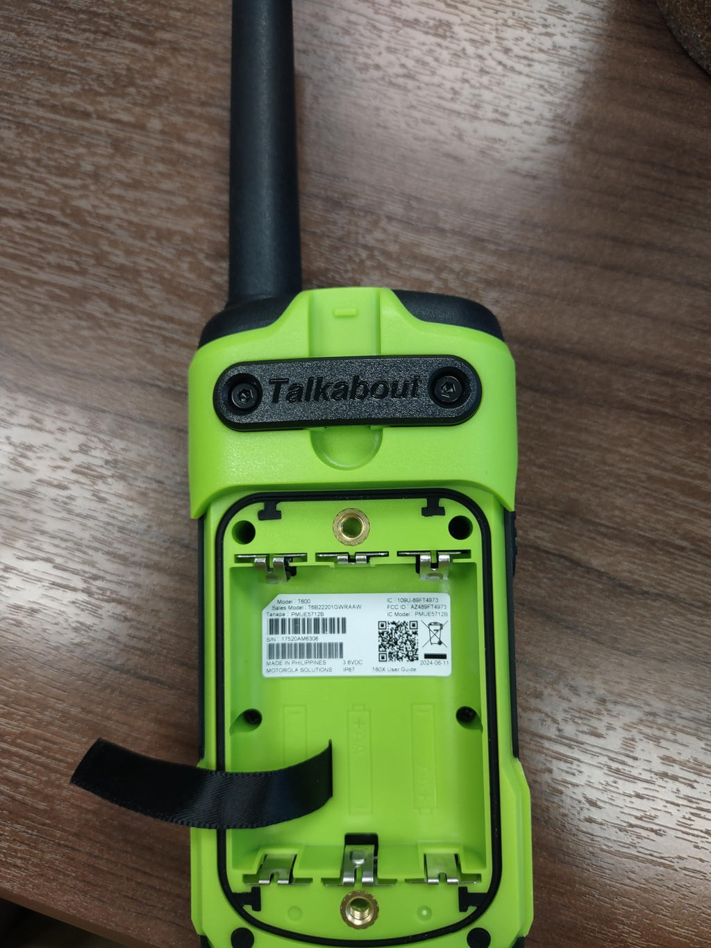 Motorola Solutions T600H2O Talkabout Waterproof FRS 2-Way Radio 22 Ch 35 Mile Green 2-Pack Retail $84.00