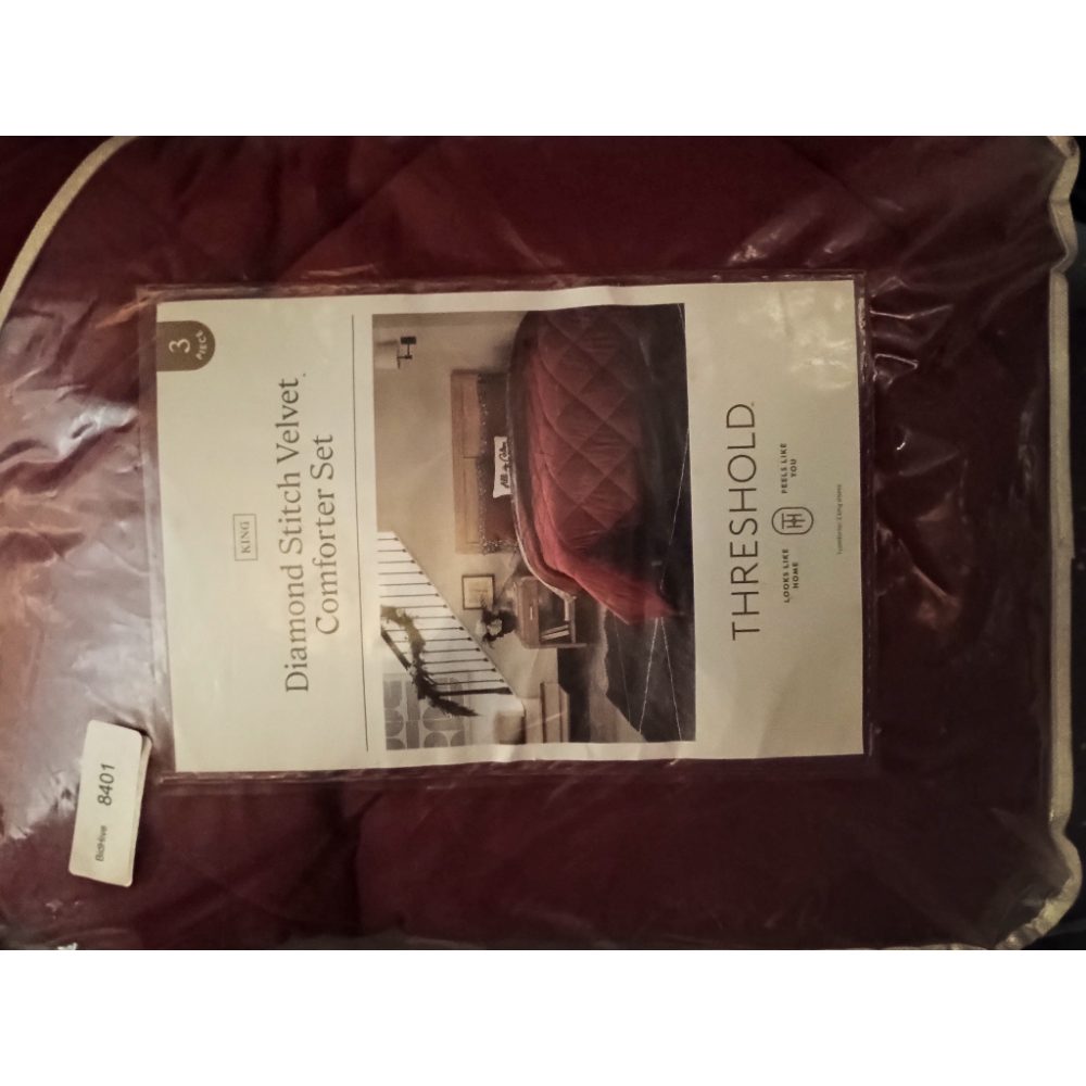 Threshold Diamond Stitch Velvet Comforter Set King Burgundy Retail $75.00