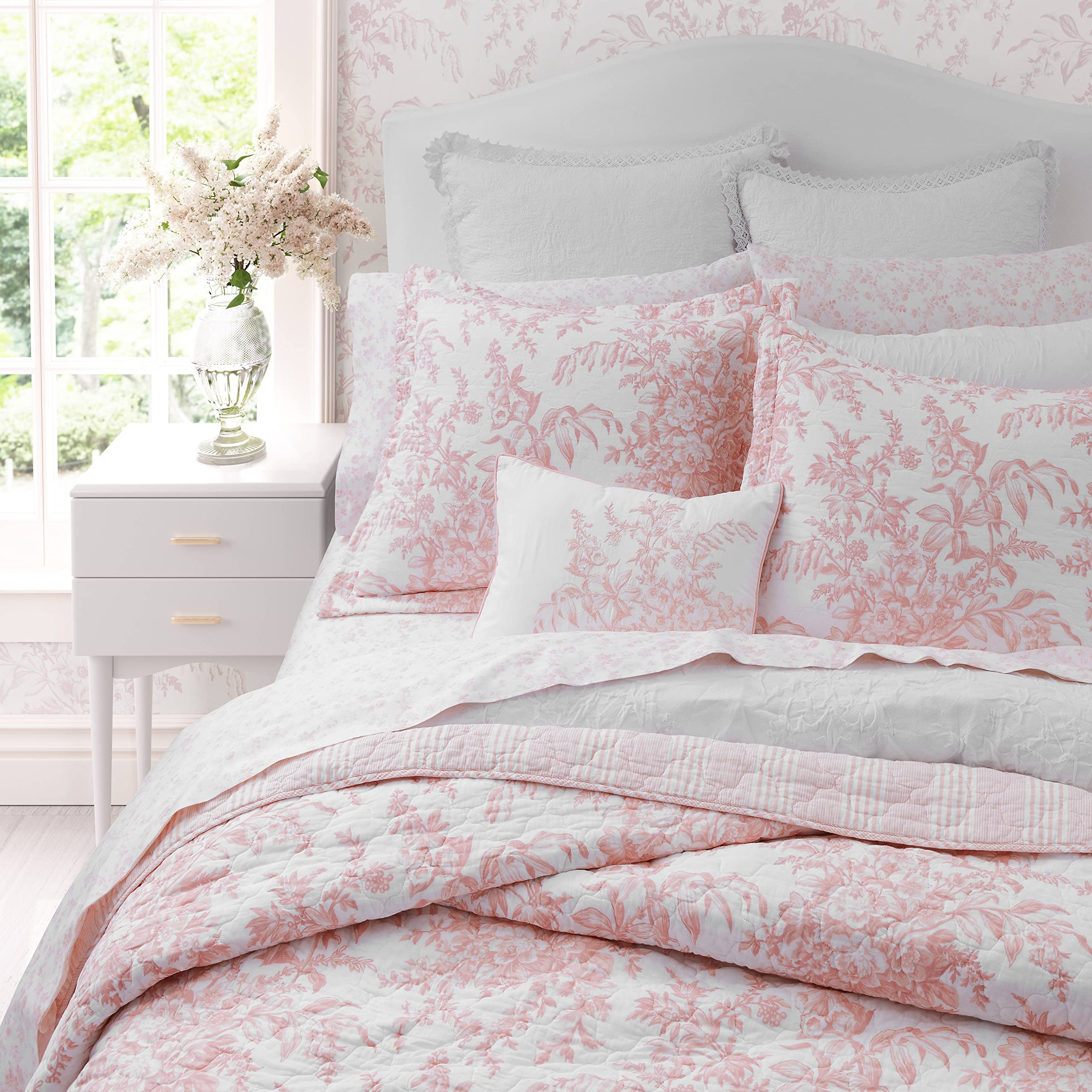 Laura Ashley - Twin Quilt Set, Soft & Reversible Cotton Floral Bedding with a Medium Weight Feel, 2 Piece Bed Set with Matching Pillowcase (Bedford Pink) Retail $79.00
